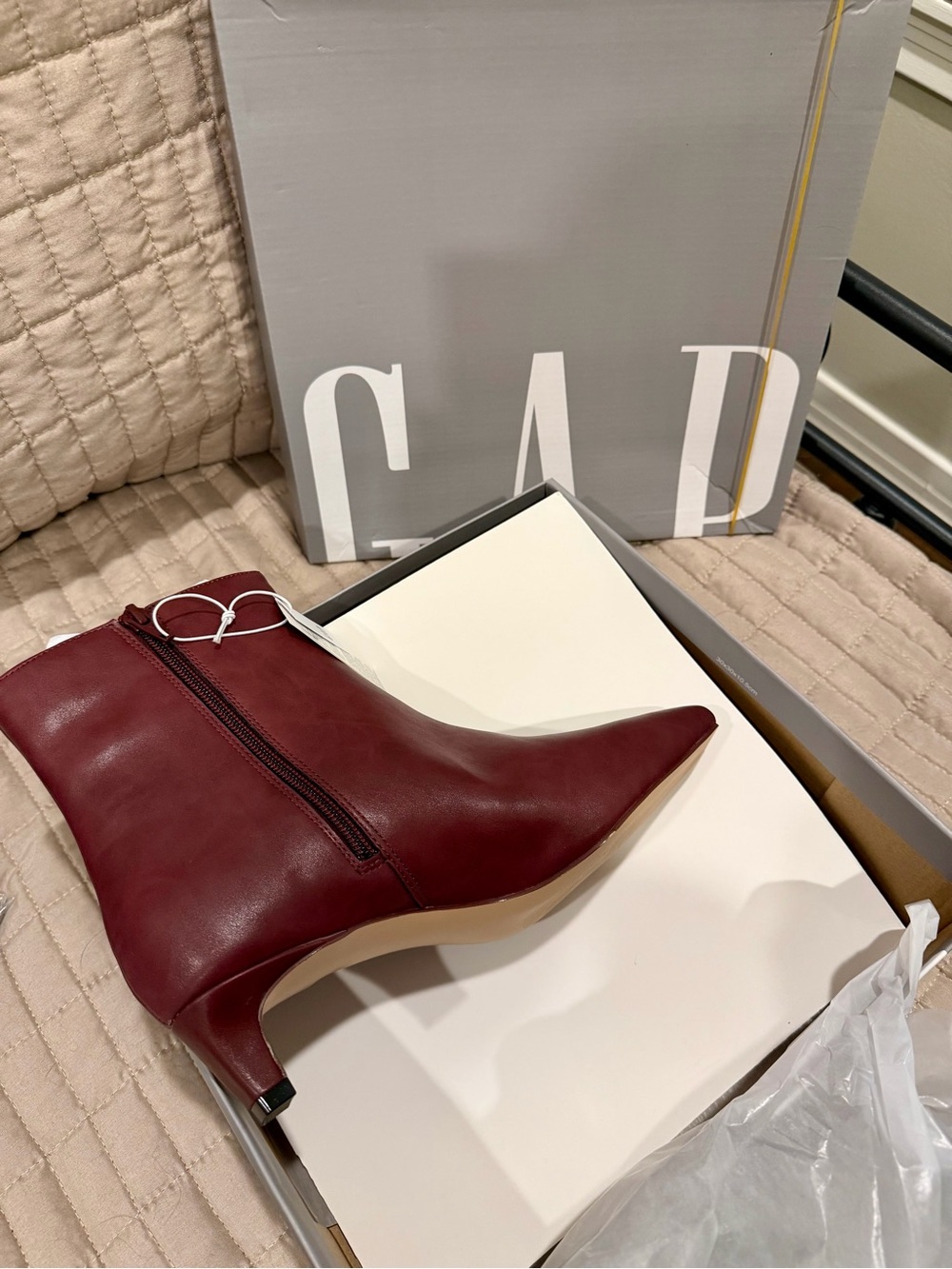 GAP Women's Burgundy Pointed-Toe Ankle Bootie size 9